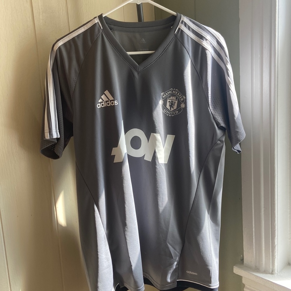 MANCHESTER UNITED mens L jersey